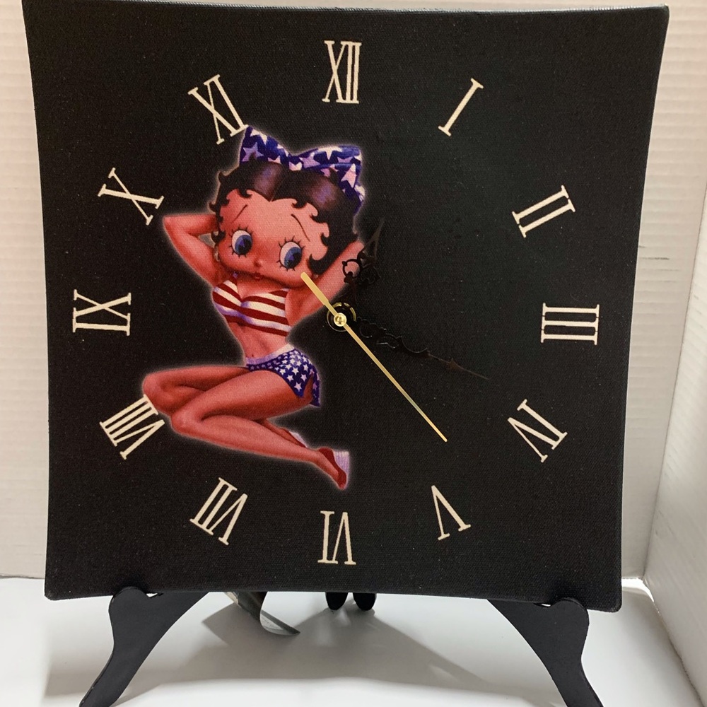 NIB Betty Boop clock wall table battery Patriotic skirt or shorts set